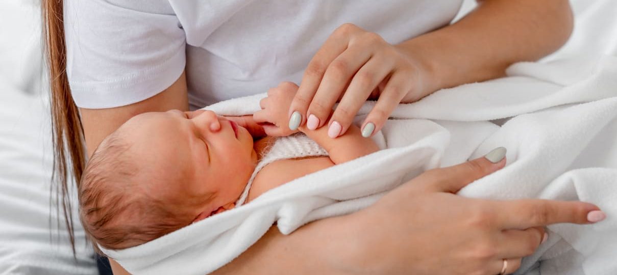 Gestación subrogada vs. adopción: decisiones para familias en México