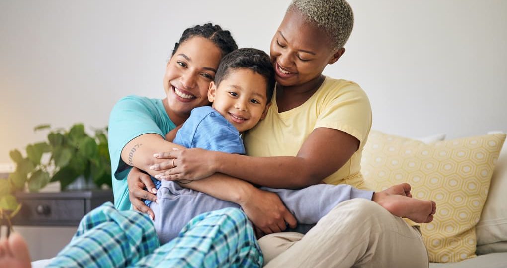 ¿Cómo ayuda Family Aims a parejas LGBTQ+ con la gestación subrogada en Houston (Texas)?