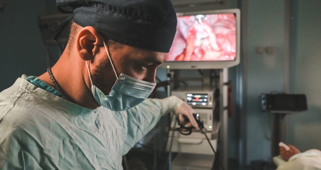 El impacto de Aesculap AEOS en la neurocirugía moderna de Panamá